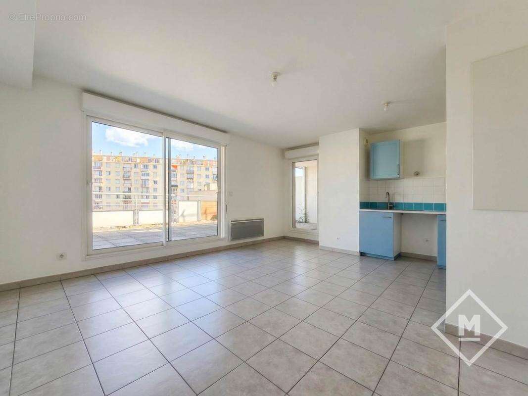 Appartement à MARSEILLE-4E