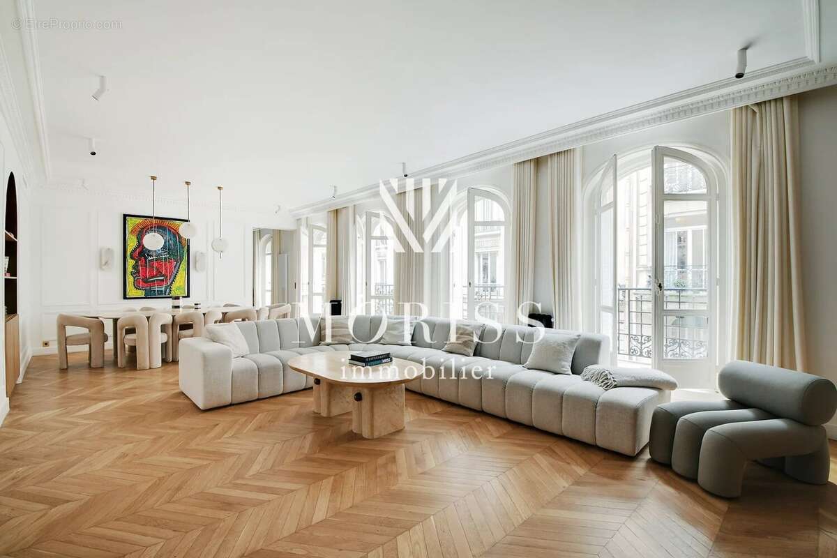 Appartement à PARIS-16E