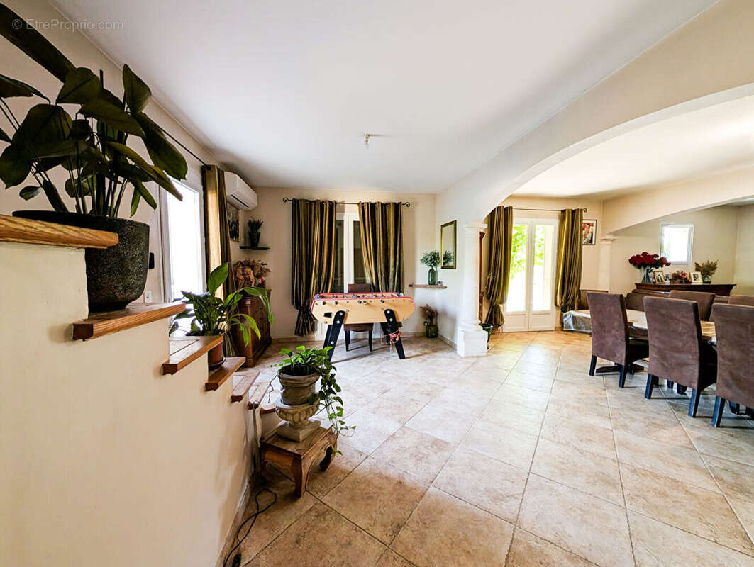 Maison à L'ISLE-SUR-LA-SORGUE