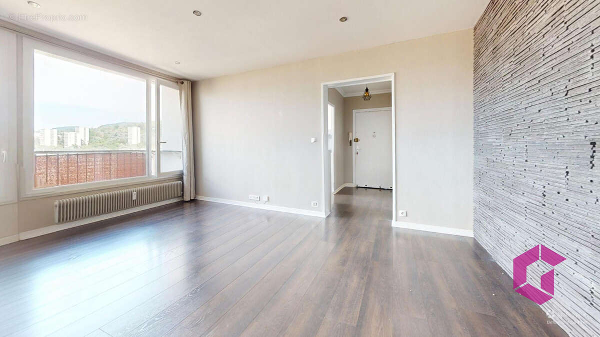 À vendre   Appartement T3/T4 de 70 m2   Dernier étage avec balcon et vue dégagée   Saint-Étienne, secteur Bell - photo 4