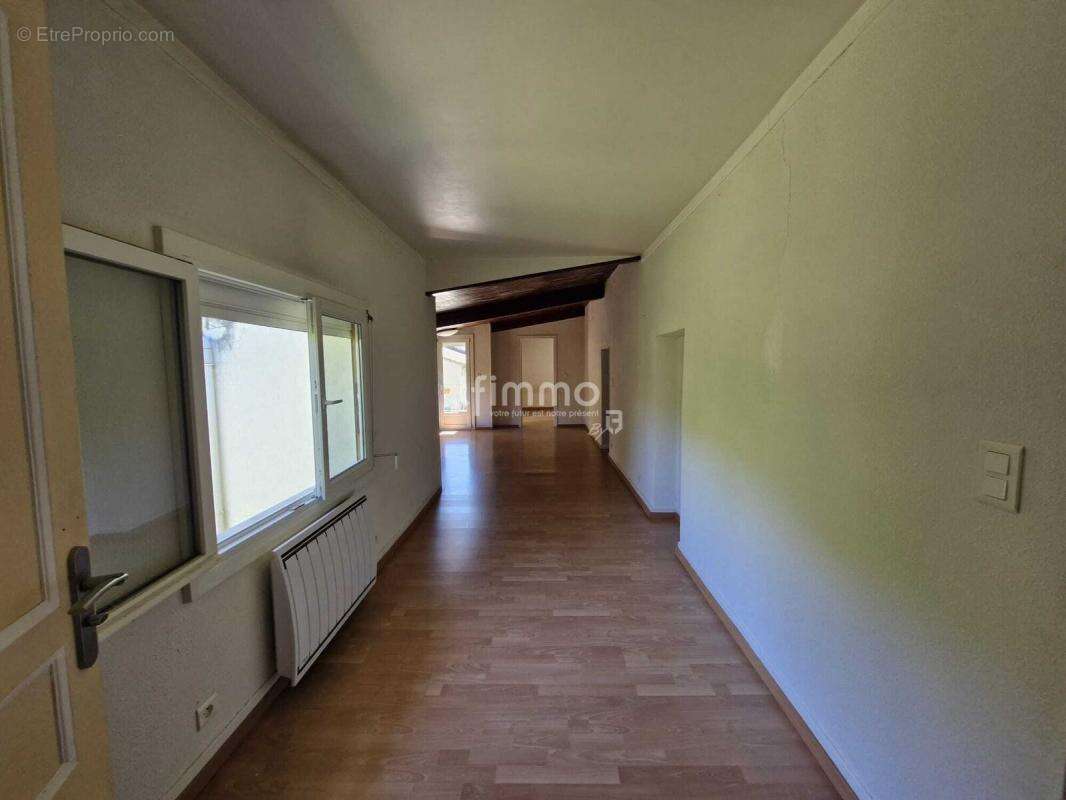 Maison à VILLENEUVE-LA-COMPTAL