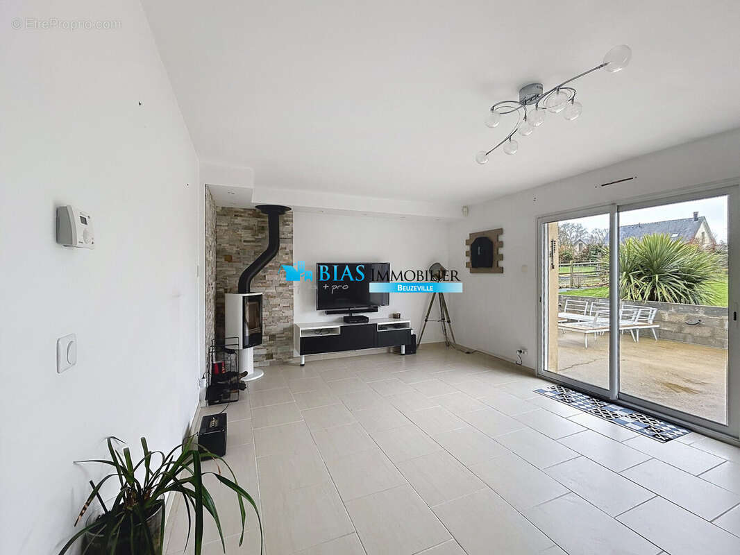 Maison à FIQUEFLEUR-EQUAINVILLE