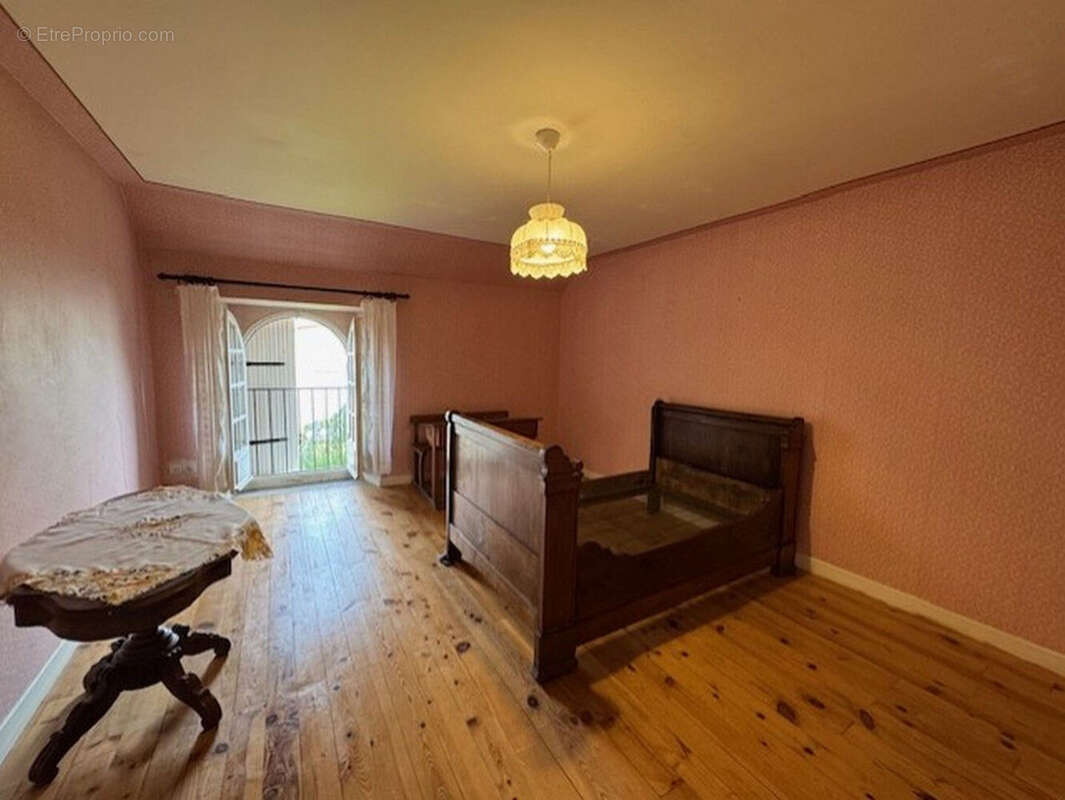 Maison à MONTGENOST