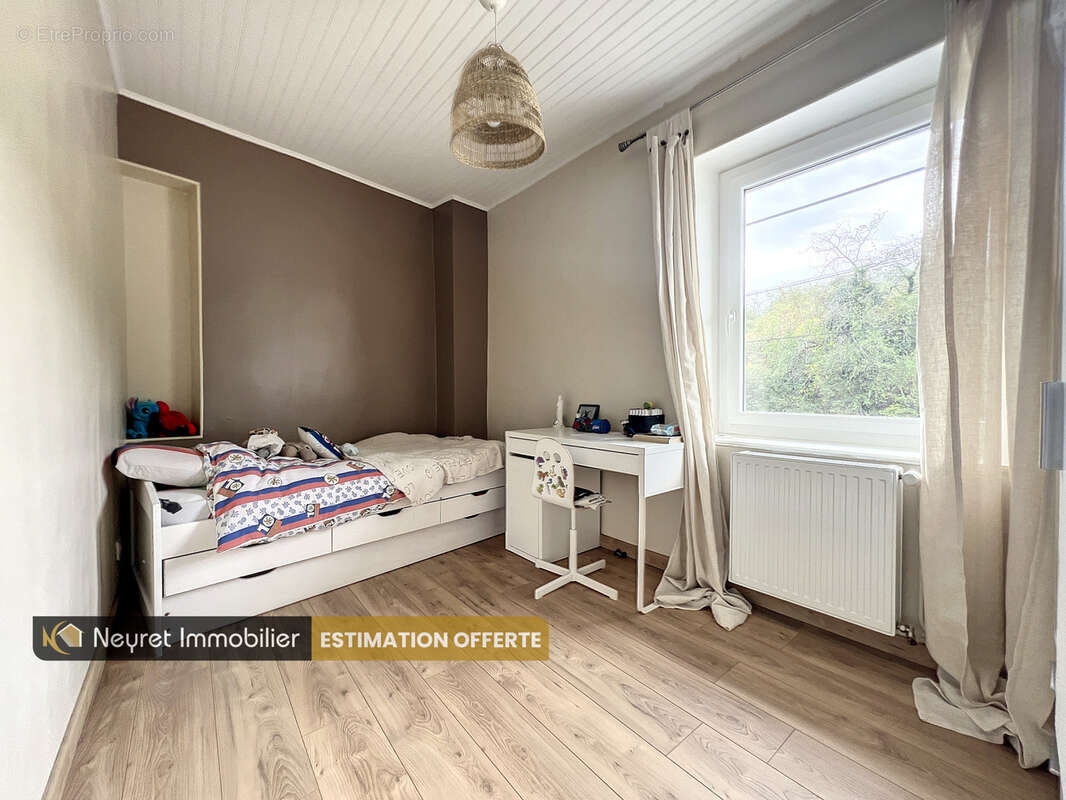 Maison à SAINT-GENIS-LAVAL