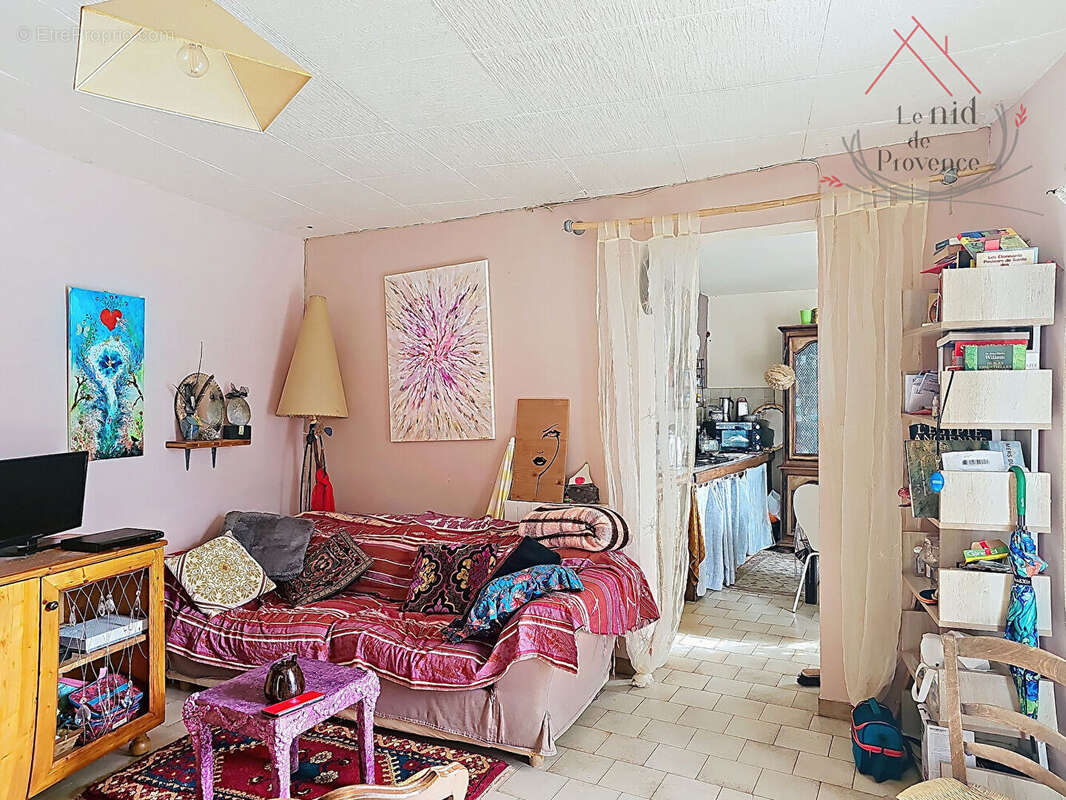 Appartement à FONTAINE-DE-VAUCLUSE