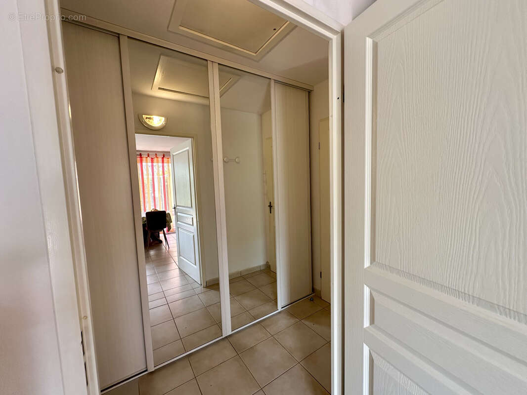 Paradou (13) : Villa T3 de plain pied de 78 m2 avec extérieur, garage et parking - photo 9