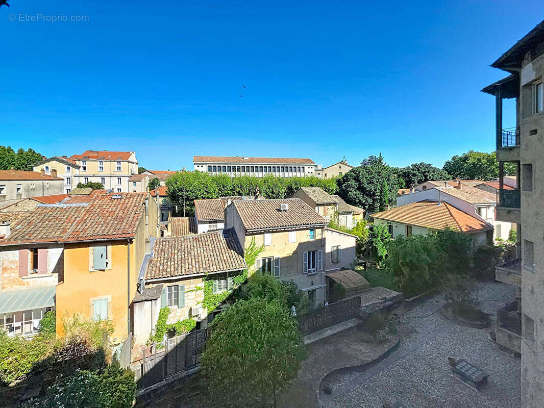Appartement AVIGNON INTRA-MUROS  T5 -130 m2 -- Avec Ascenseur  / garage / cave - photo 11
