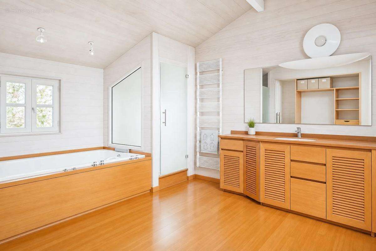 Propriété familiale avec espace bien-être et 8 600 m² de nature - photo 11