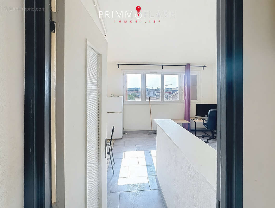 AUBERVILLIERS -  Studio - 26,82 m² - photo 3