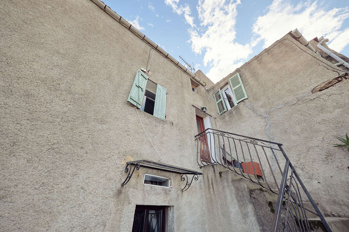 Appartement de village 190 m2 à restaurer à Santa-Reparata-Di-Balagna - photo 2