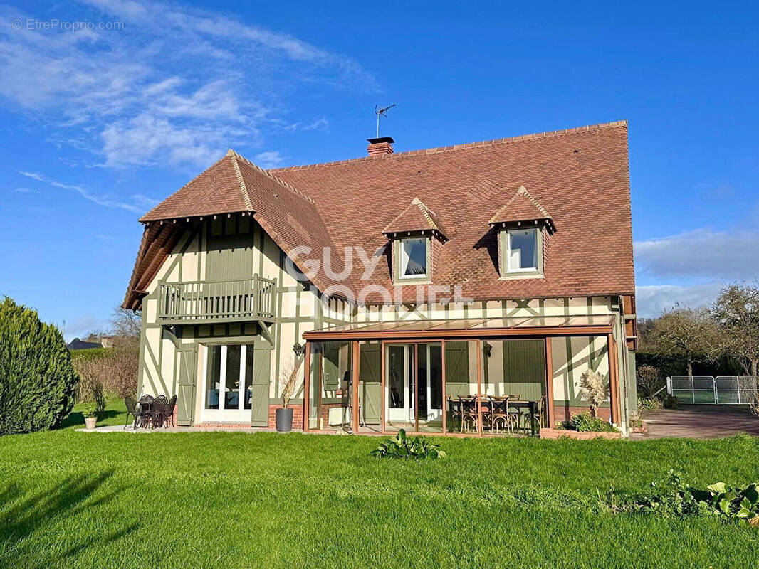 Maison 7 pièces 185 m² · à Bonneville-sur-Touques · 185 m² · 598 000 €