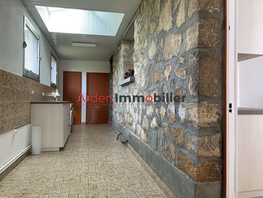 Maison à AMBLY-FLEURY