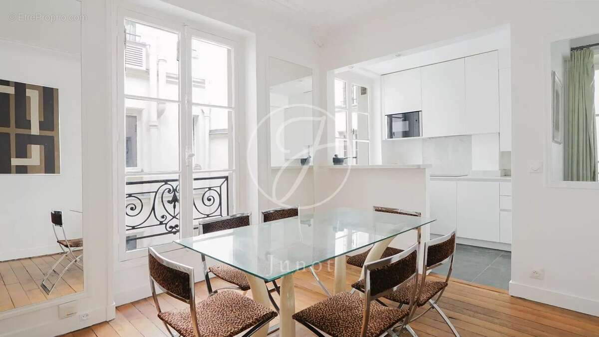 Appartement à PARIS-3E