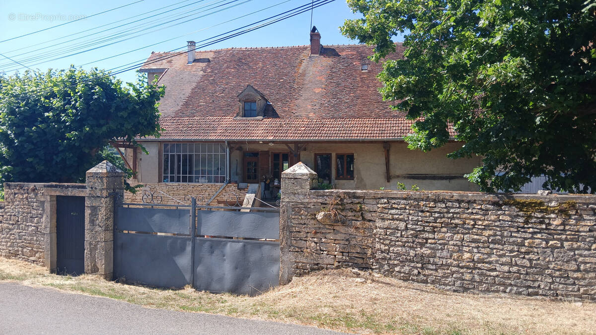Maison à CURTIL-SOUS-BURNAND