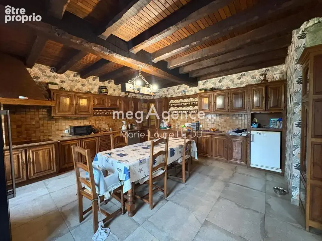 2 Maisons de caractere avec hangars sur terrain 18500m² environ - photo 14