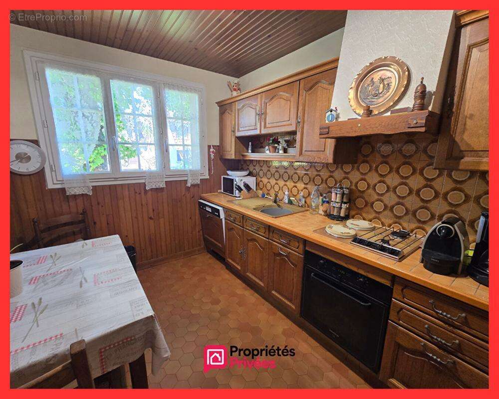 93370 MONTFERMEIL - Maison 6 pièces 177.66 m² de surface au sol totale- 3  Chambres - 1 Bureau - Garage -Jardin - photo 4