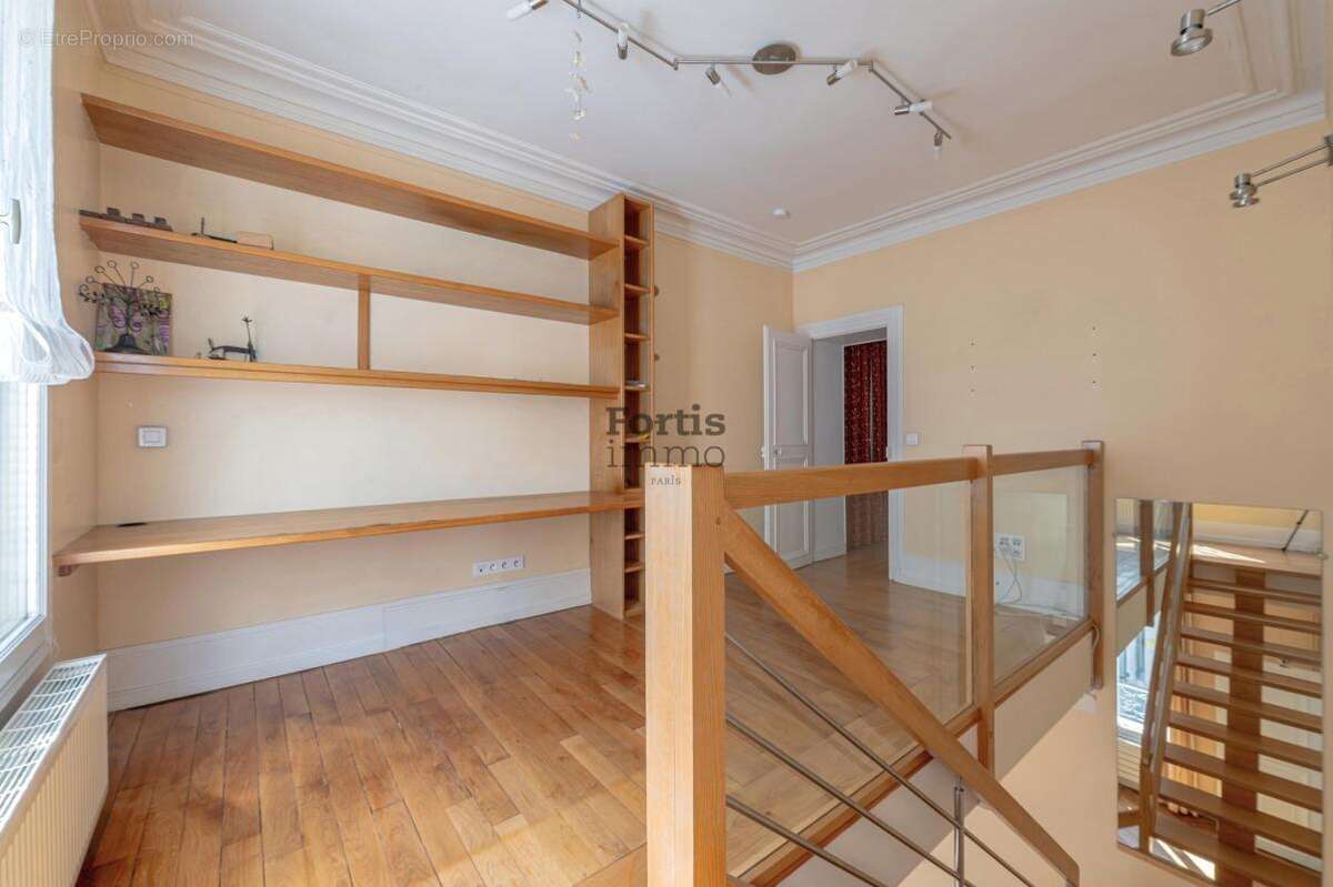 Appartement à PARIS-14E