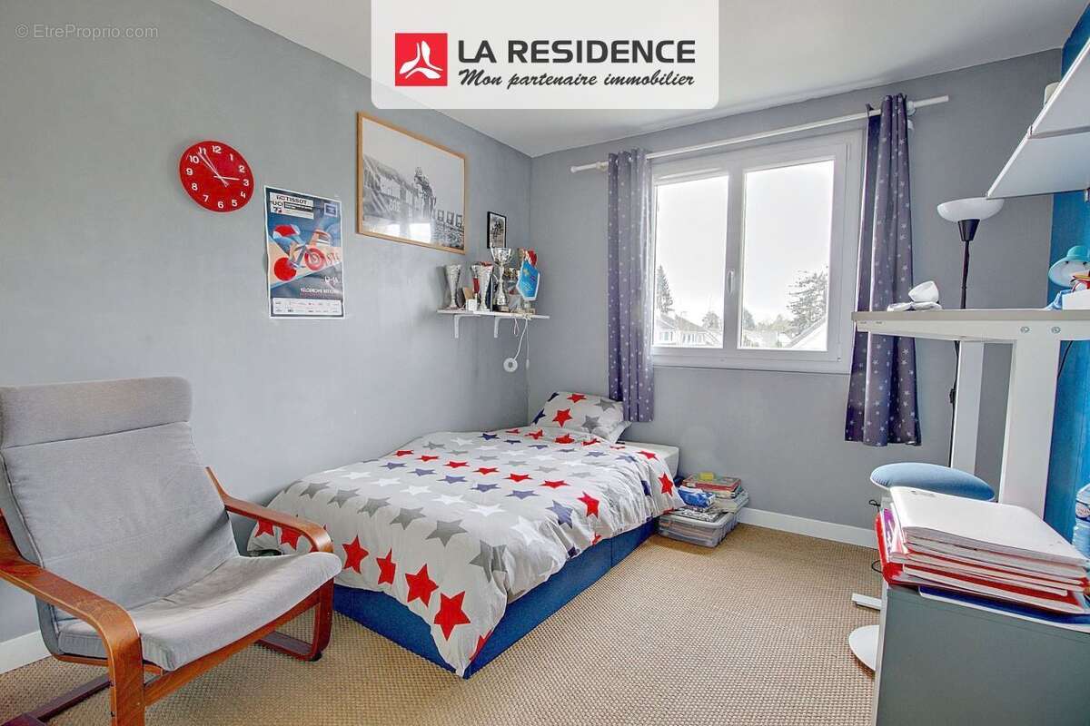 Maison à LE MESNIL-SAINT-DENIS