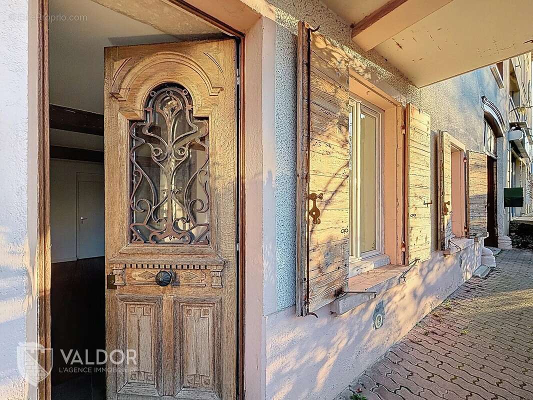 Appartement à SAINT-GEORGES-DE-RENEINS