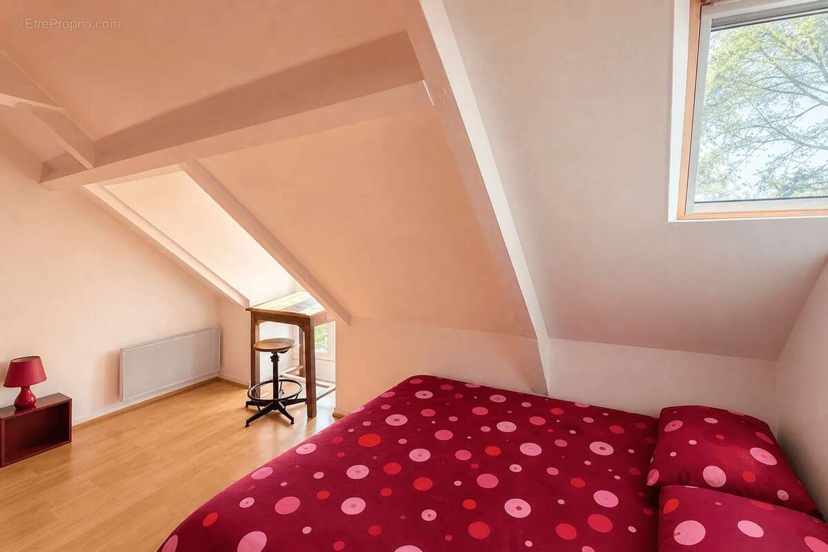 Maison familiale en pierres de caractère – 205 m² – 4 chambres – Jardin de 1 000 m² – Bréhan - photo 12