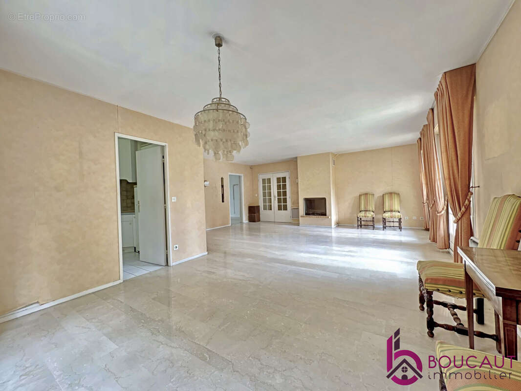 Appartement à LE PLESSIS-ROBINSON