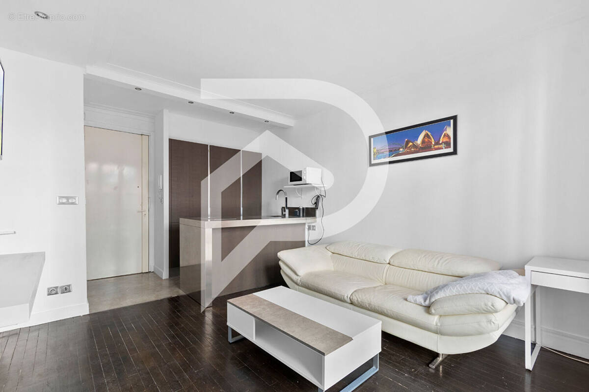 Appartement à PARIS-17E