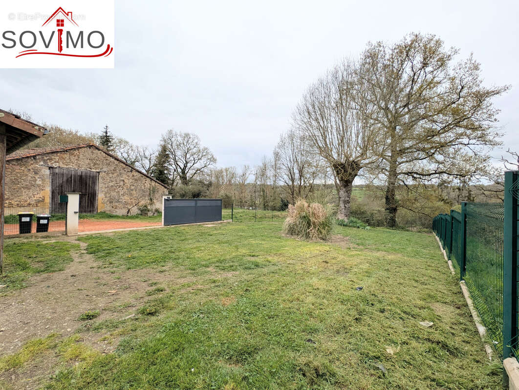 Maison à AVAILLES-LIMOUZINE
