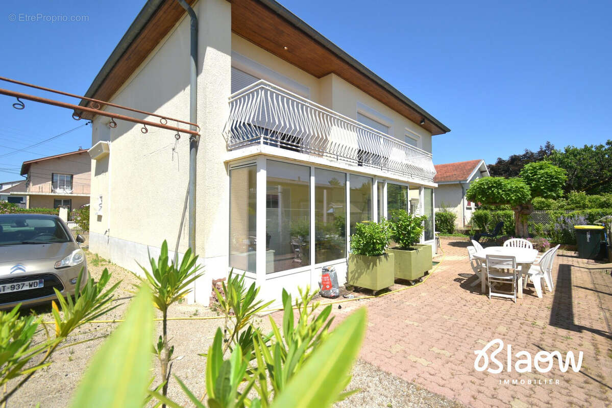 Maison 91 m² à Decines-Charpieu  - photo 4