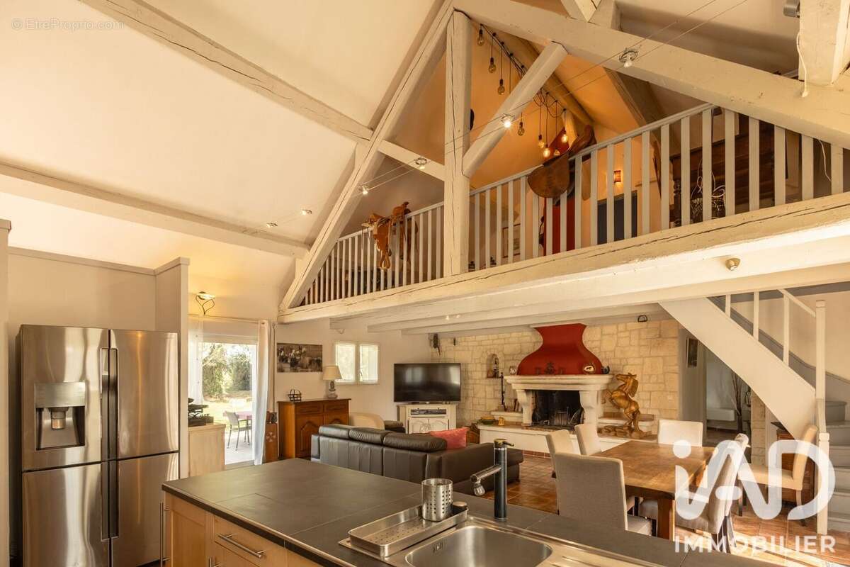 Maison 722 m² à Saint-Laurent-D'aigouze  - photo 6
