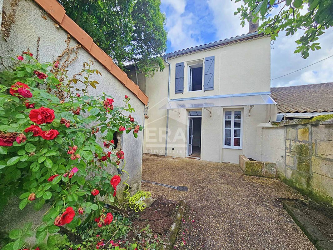 Maison à LA COURONNE