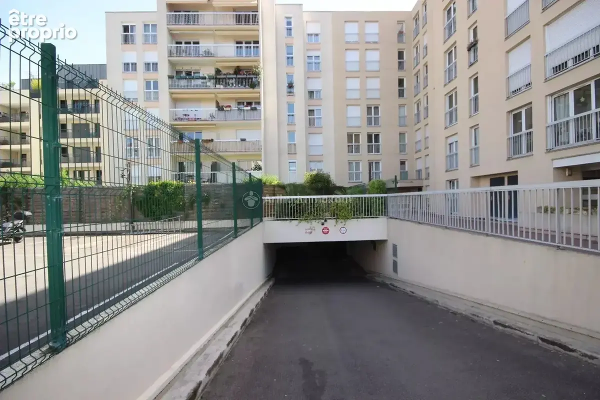 Parking 14 m² · à Asnieres-sur-Seine · 13,5 m² · 19 800 €