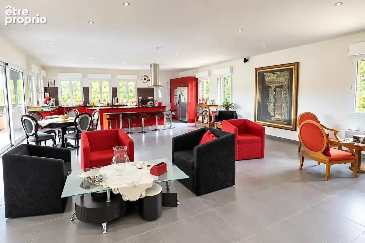 Réf. 1068A – Maison 7 pièces • Sous-sol • Piscine intérieure • Terrain 6 528 m² - photo 4