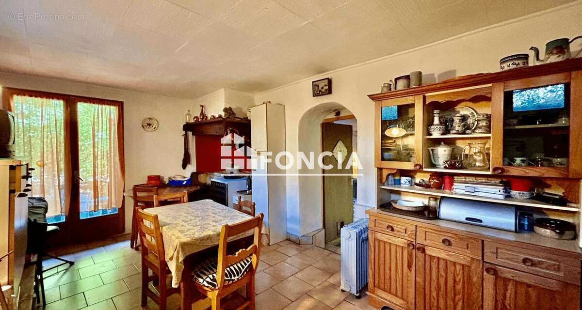 Maison à LES CHAPELLES