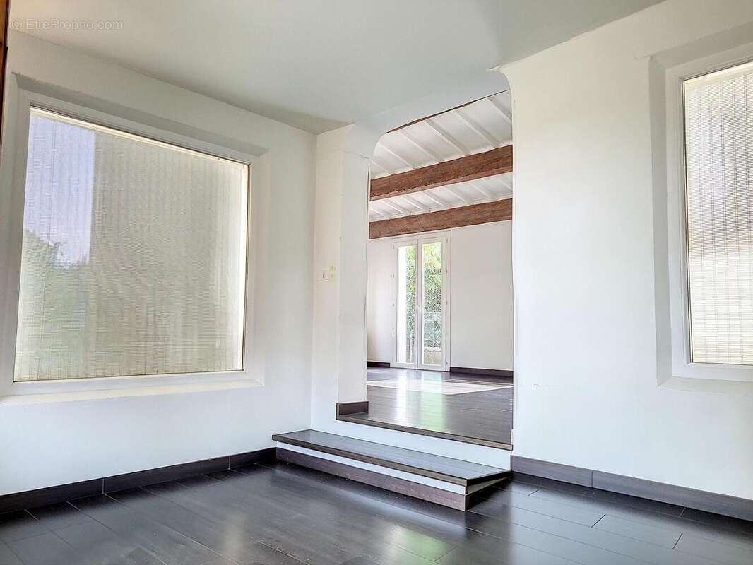 Maison 138 m² à Velaux  - photo 3