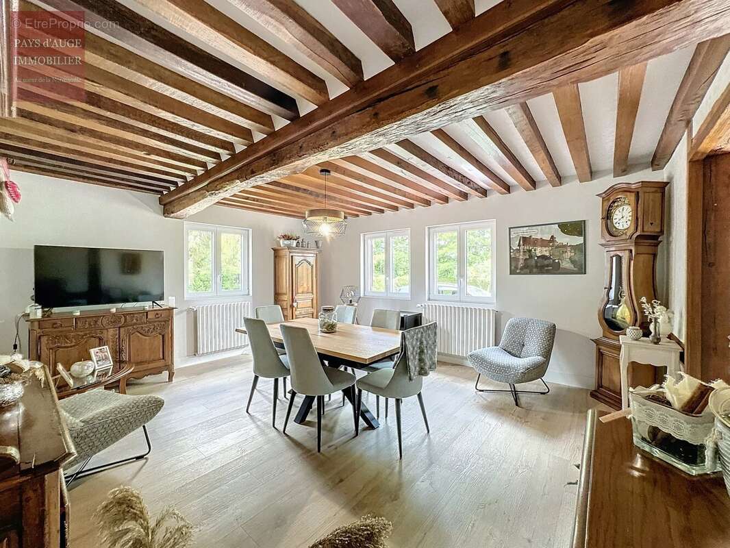 Maison à SAINT-PIERRE-SUR-DIVES