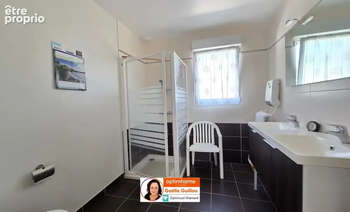 PLOUESCAT : Maison plain pied de 98m² - Plein centre - 2/3 chambres + Garage - Jardin - photo 14