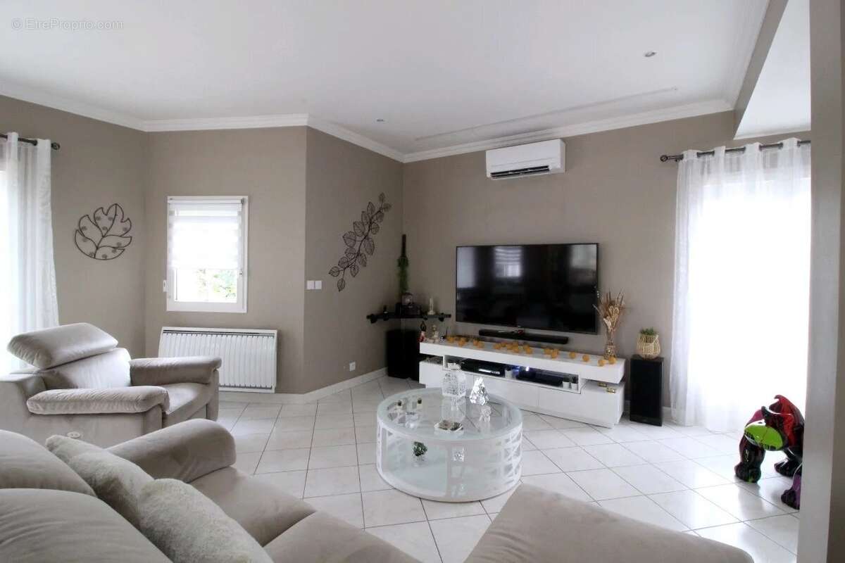 Maison à OZOIR-LA-FERRIERE