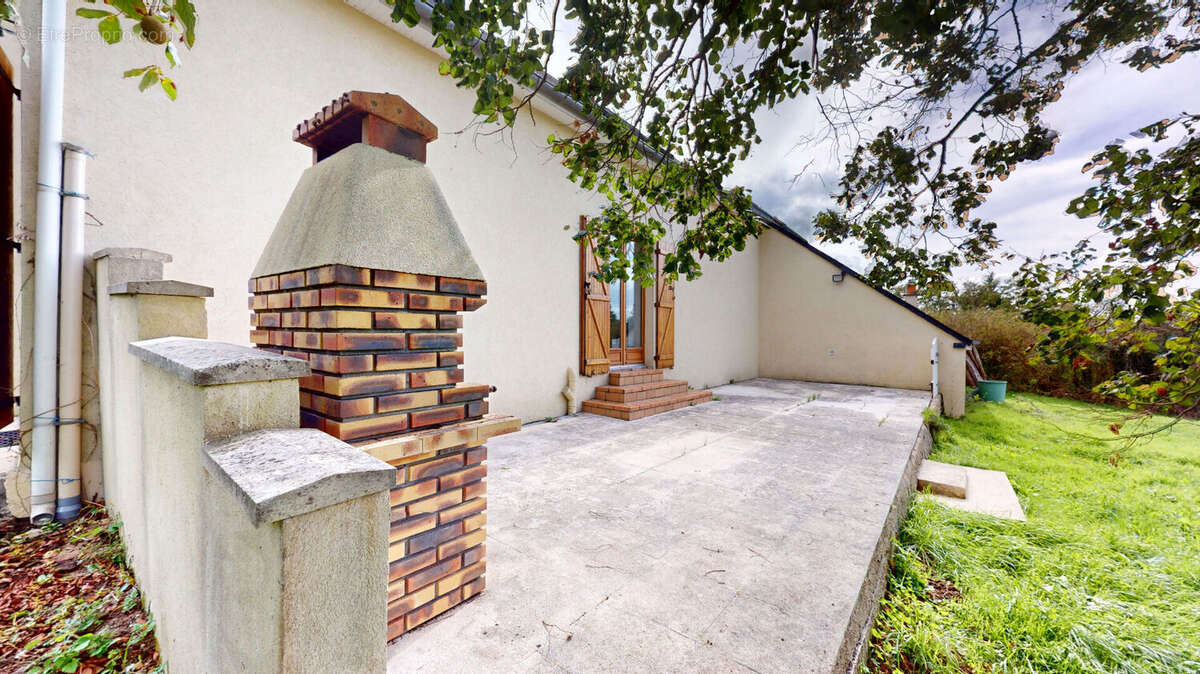 Maison à SAINT-PARIZE-LE-CHATEL