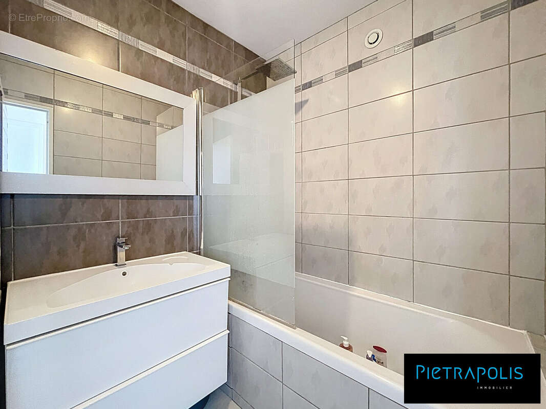 SALLE DE BAINS - Appartement à LYON-7E