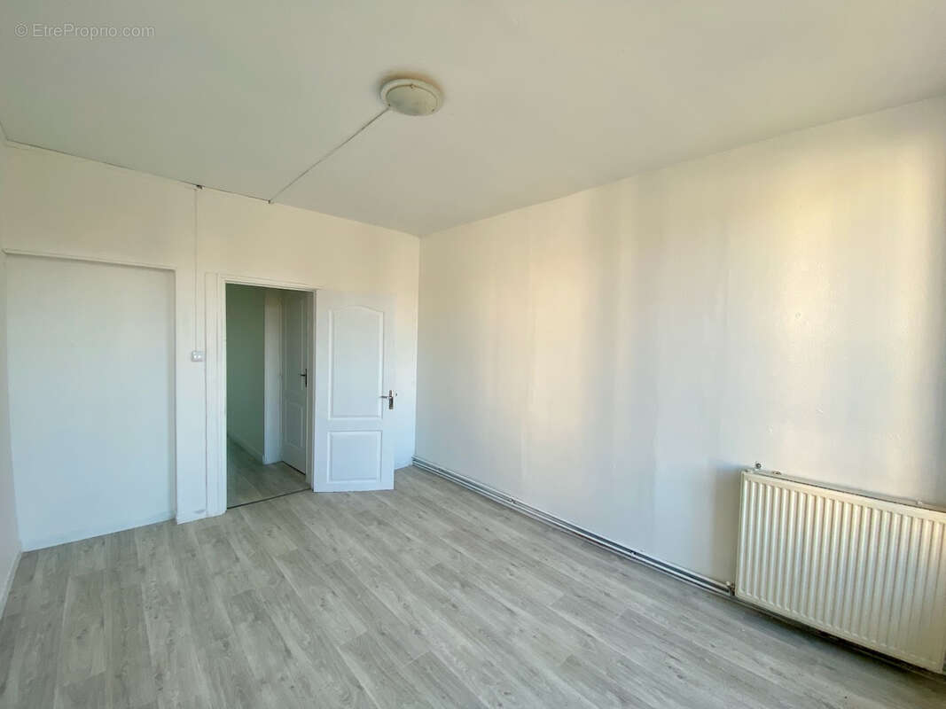 Maison à NEUF-MESNIL