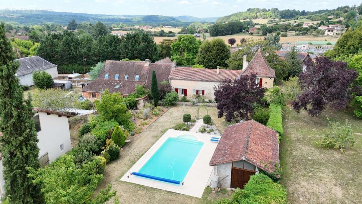 Maison lumineuse avec 4 chambres et piscine - photo 16