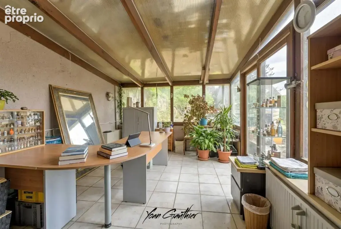 Maison ancienne pleine de potentiel avec garage double et studio aménagé - photo 11