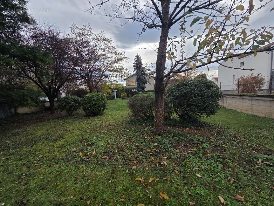 Terrain à VAULX-EN-VELIN