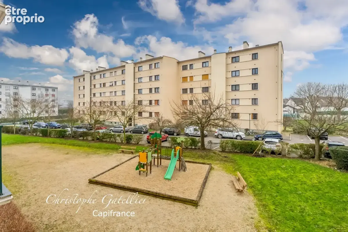 Appartement à LES CLAYES-SOUS-BOIS