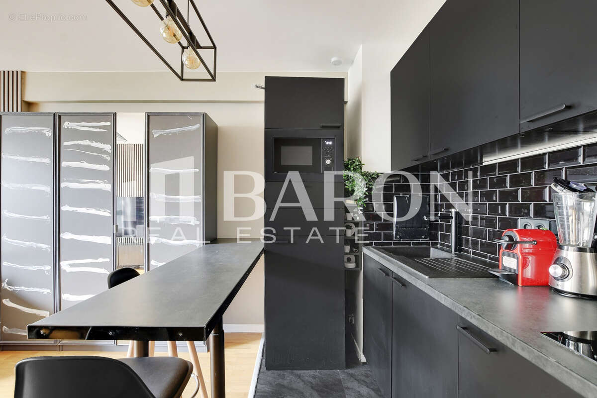 Appartement à PARIS-16E