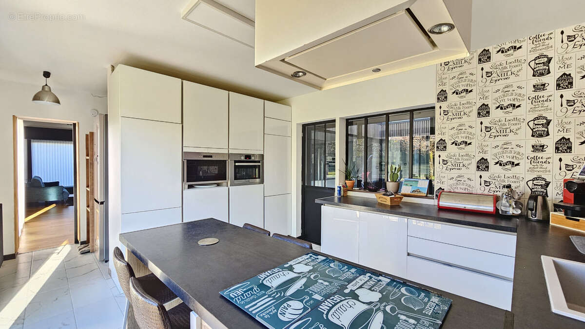 Maison à LES HERBIERS