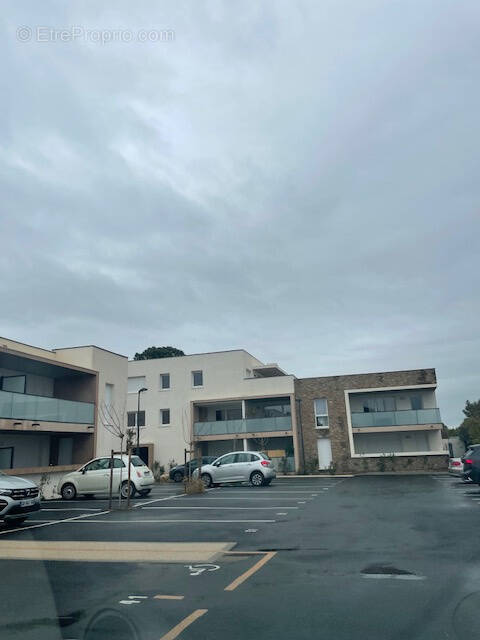 Appartement à GARONS