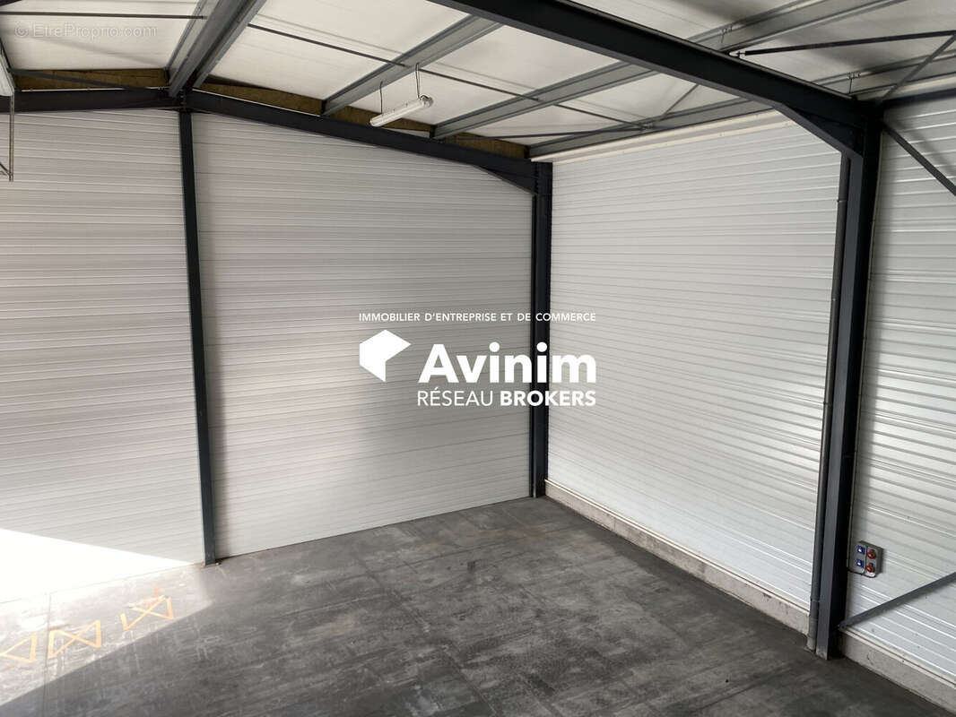 Vue depuis le bureau - Commerce à COMBRONDE