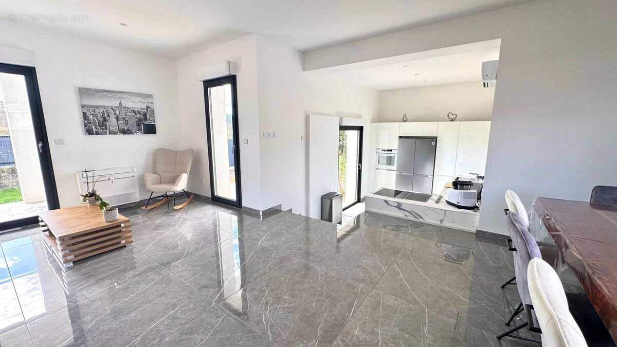 Maison à FORCALQUEIRET