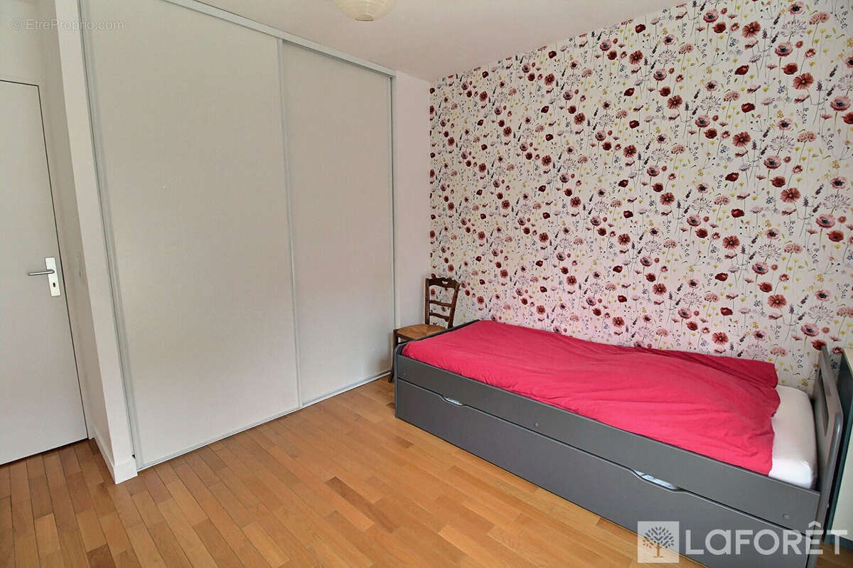 Appartement à LA GARENNE-COLOMBES